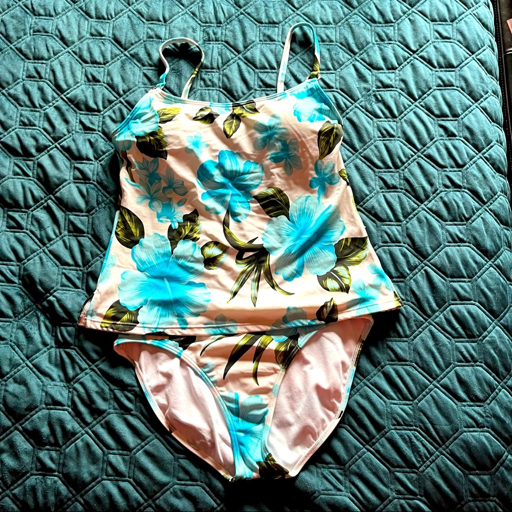 Island Escape Tankini  Size 10